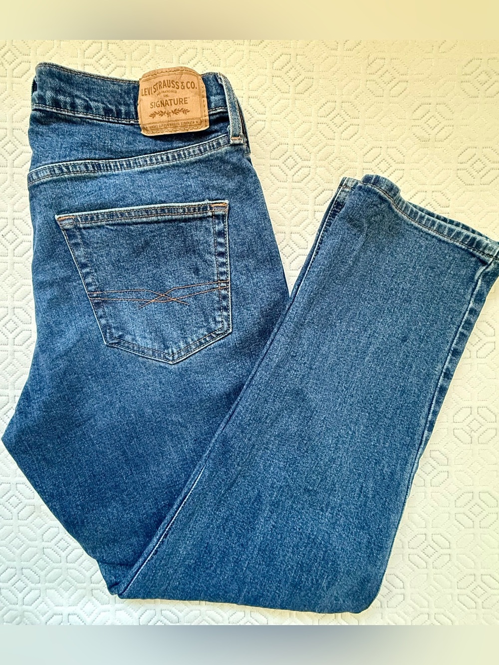 Signature Levi’s Men’s Straight Jeans in Medium Blue Denim